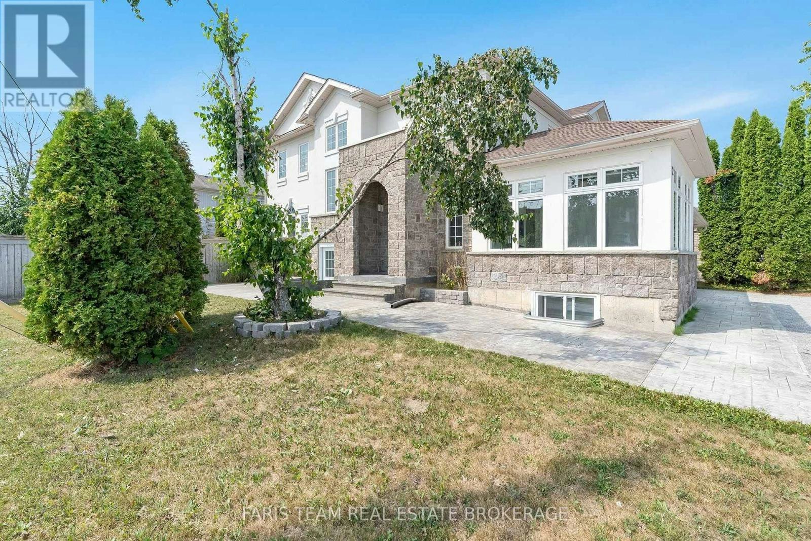 2 Vanessa Drive, Orillia, ON, L3V 7Y8
