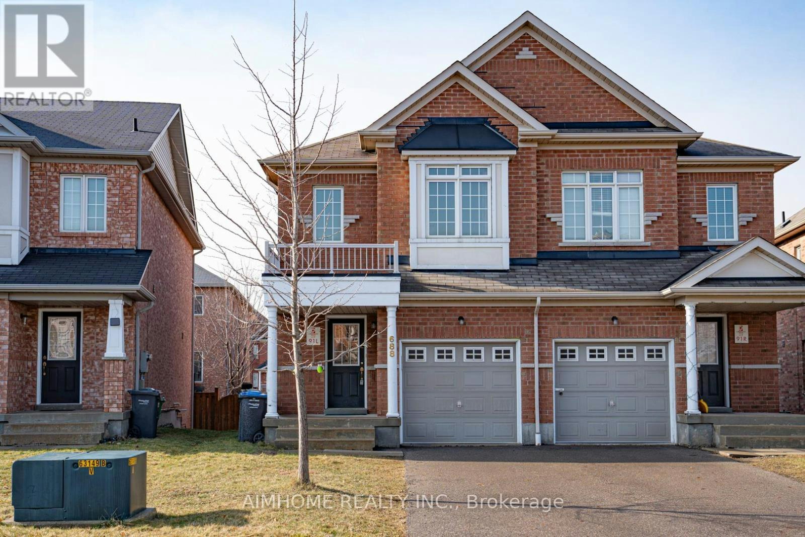 688 Courtney Valley Road, Mississauga, ON, L5V 0C3