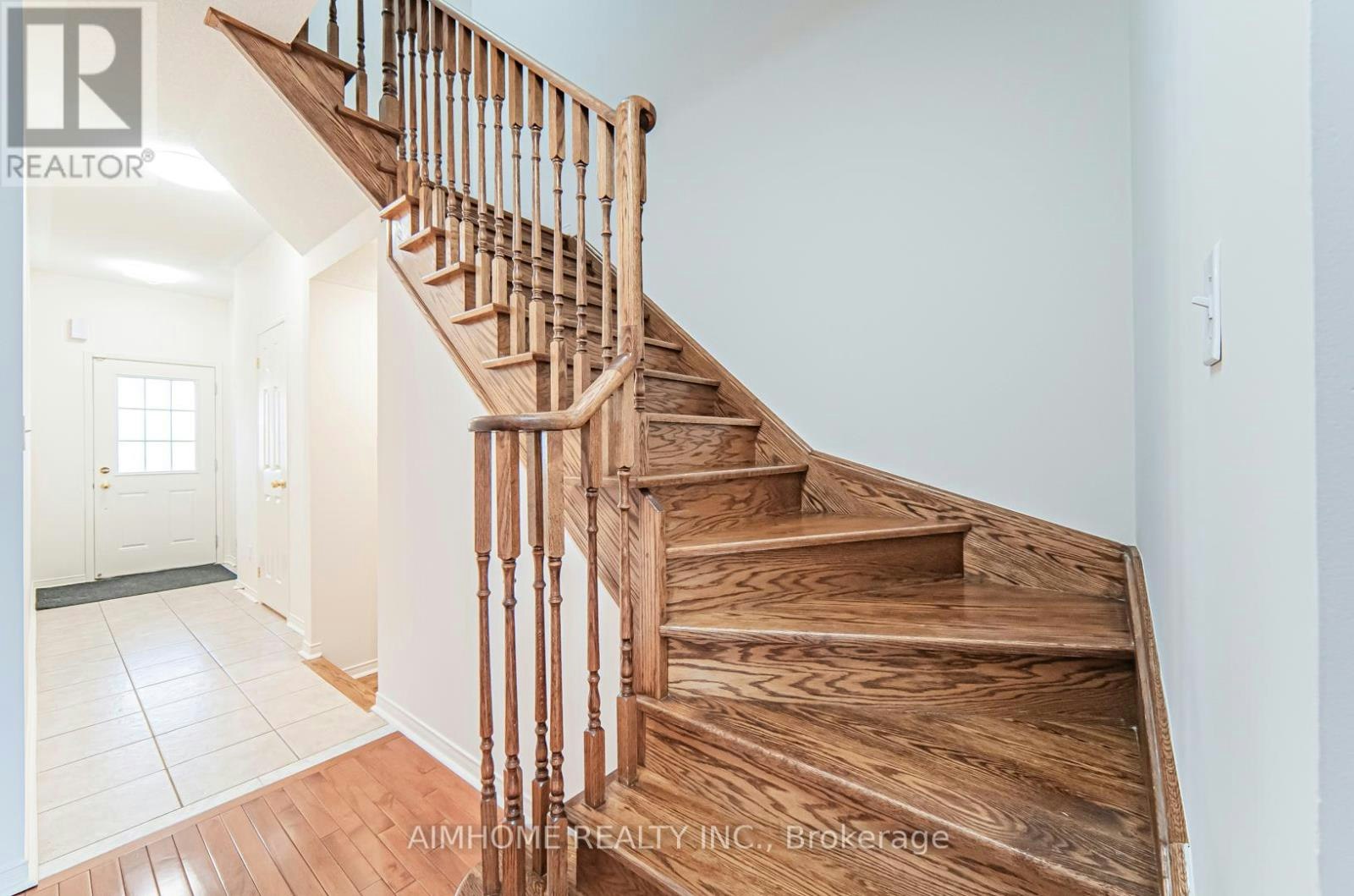 688 Courtney Valley Road, Mississauga, ON, L5V 0C3 - 8