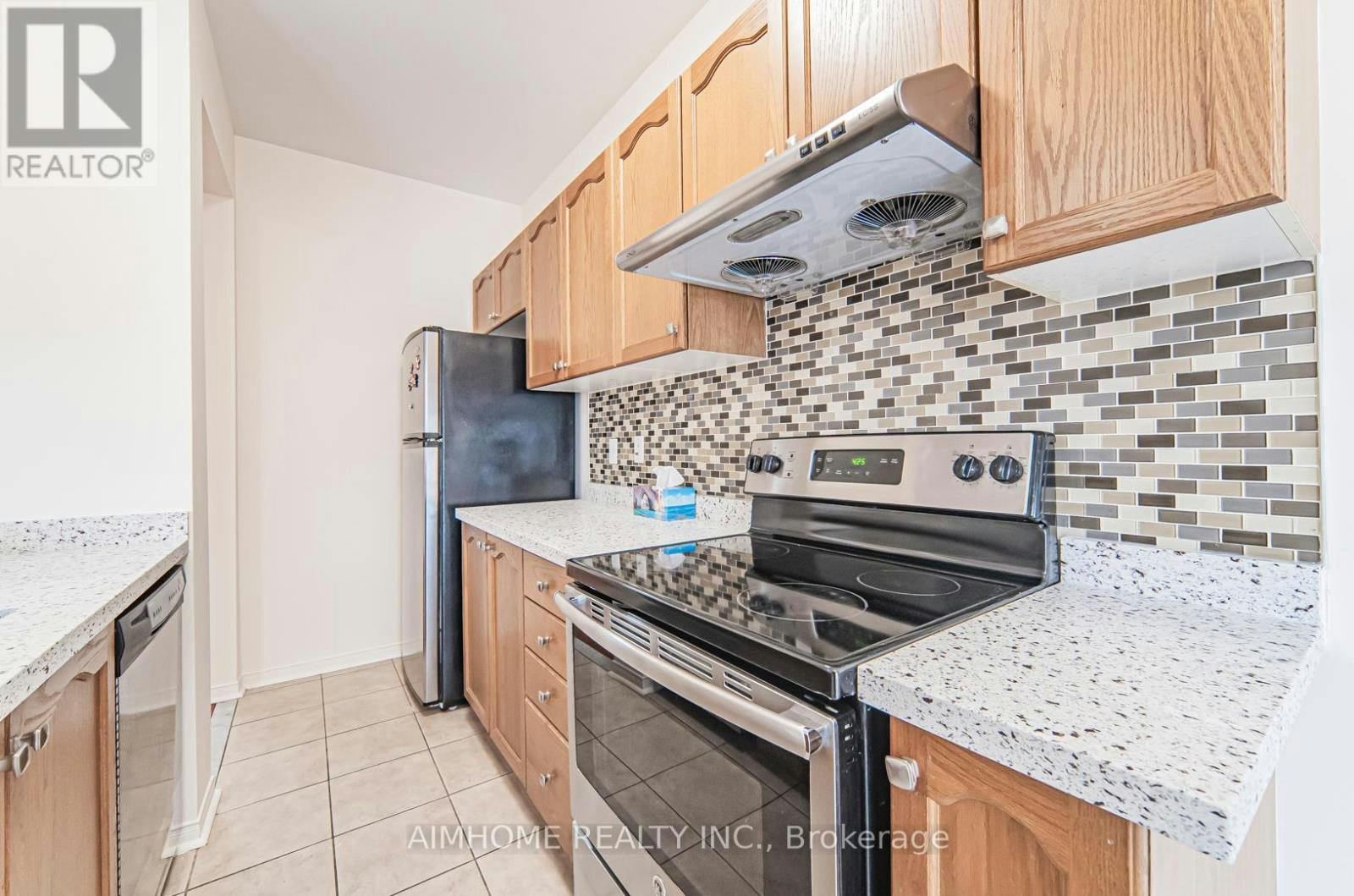 688 Courtney Valley Road, Mississauga, ON, L5V 0C3 - 6