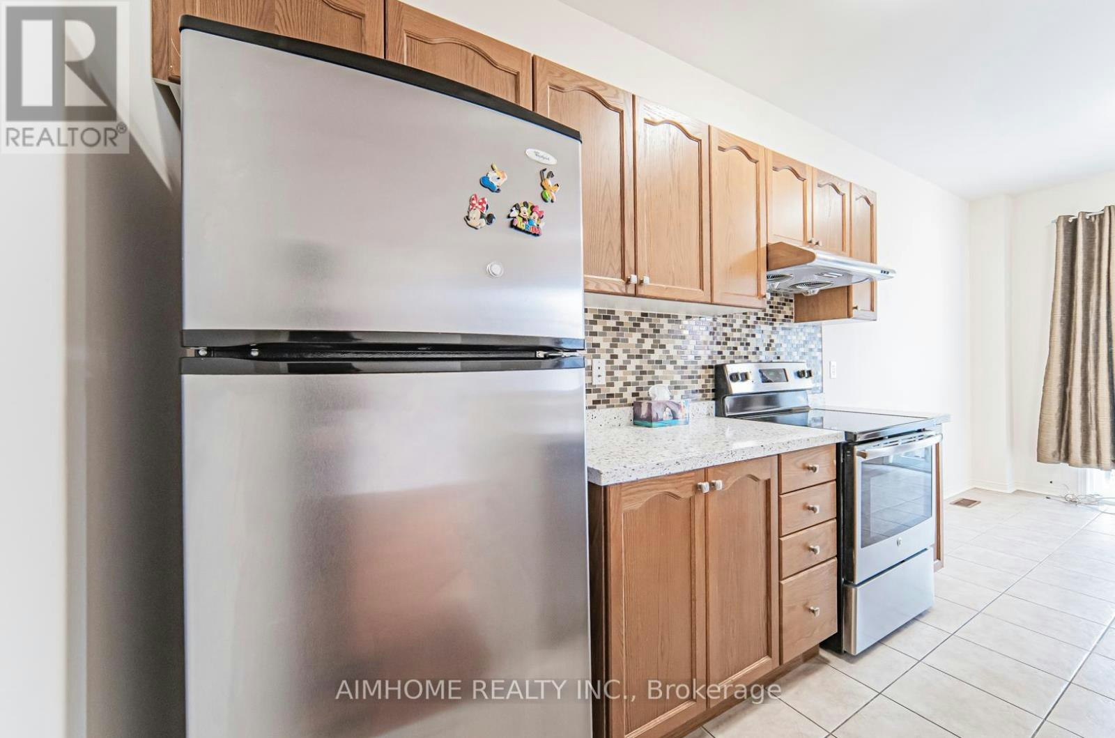 688 Courtney Valley Road, Mississauga, ON, L5V 0C3 - 5