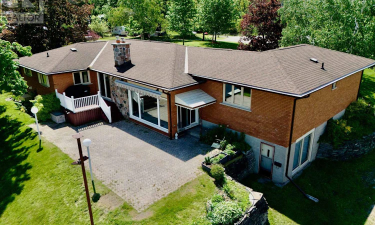 18 Rosecliff Court