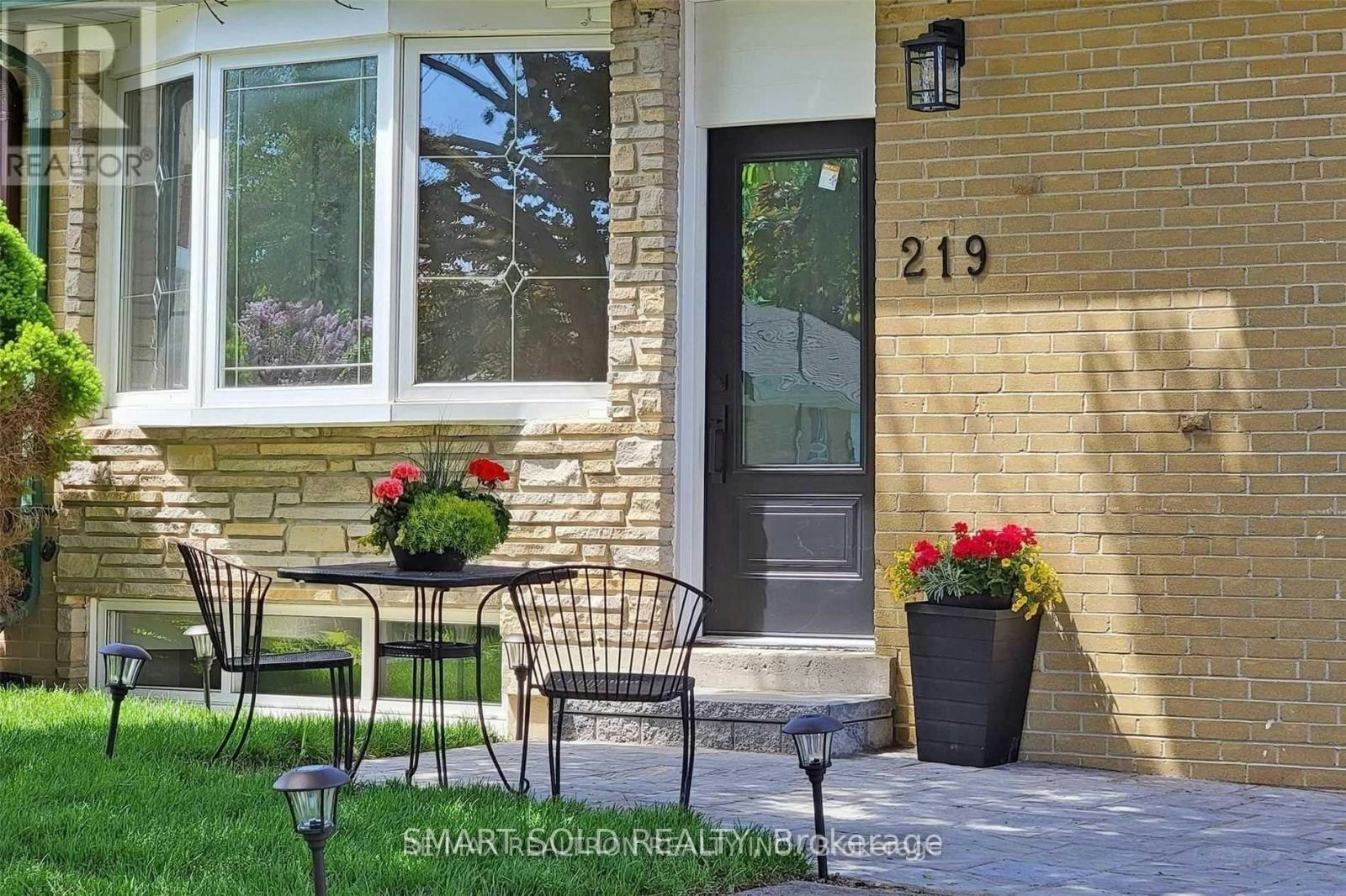 MAIN FLOOR-219 Beechy Drive, Richmond Hill, ON, L4C 2X6 - 2