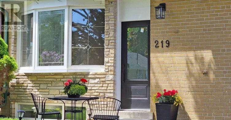 MAIN FLOOR-219 Beechy Drive, Richmond Hill, ON, L4C 2X6 - 2
