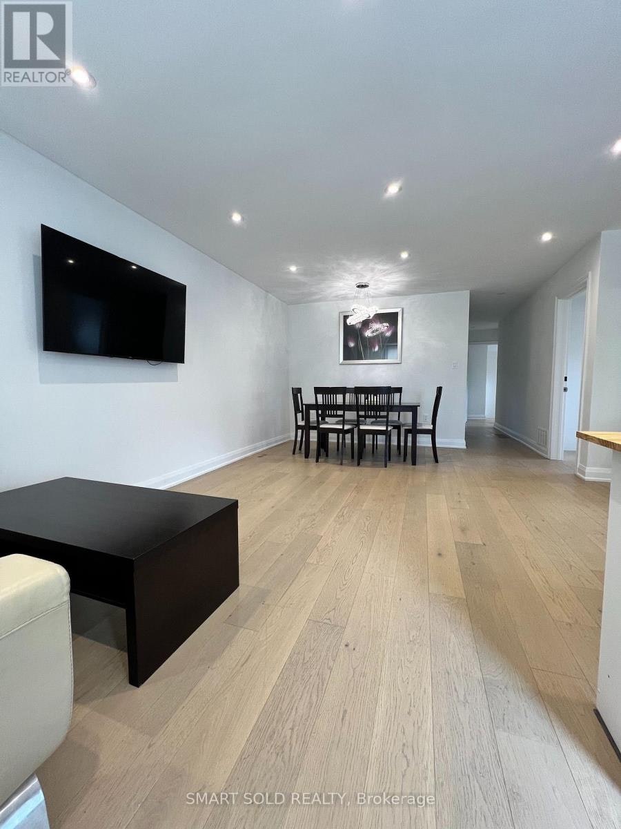 MAIN FLOOR-219 Beechy Drive, Richmond Hill, ON, L4C 2X6 - 4
