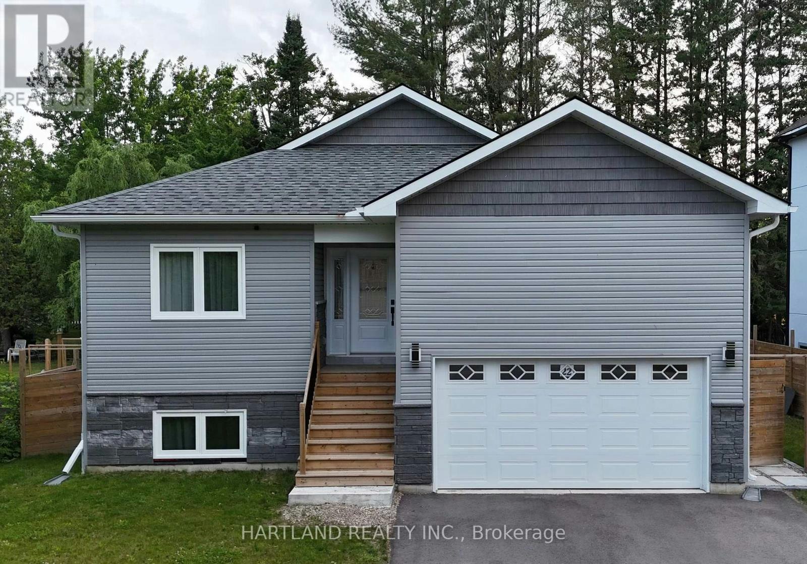 22 Berkely Street, Wasaga Beach, ON, L9Z 2N6