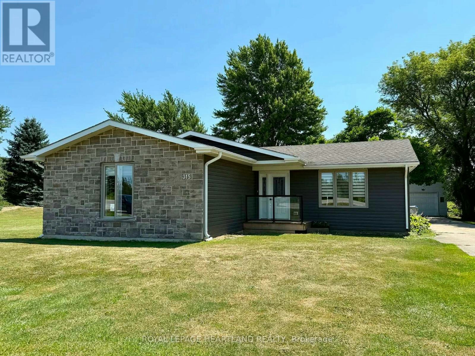 315 Main Street, Lambton Shores, ON, N0M 2N0