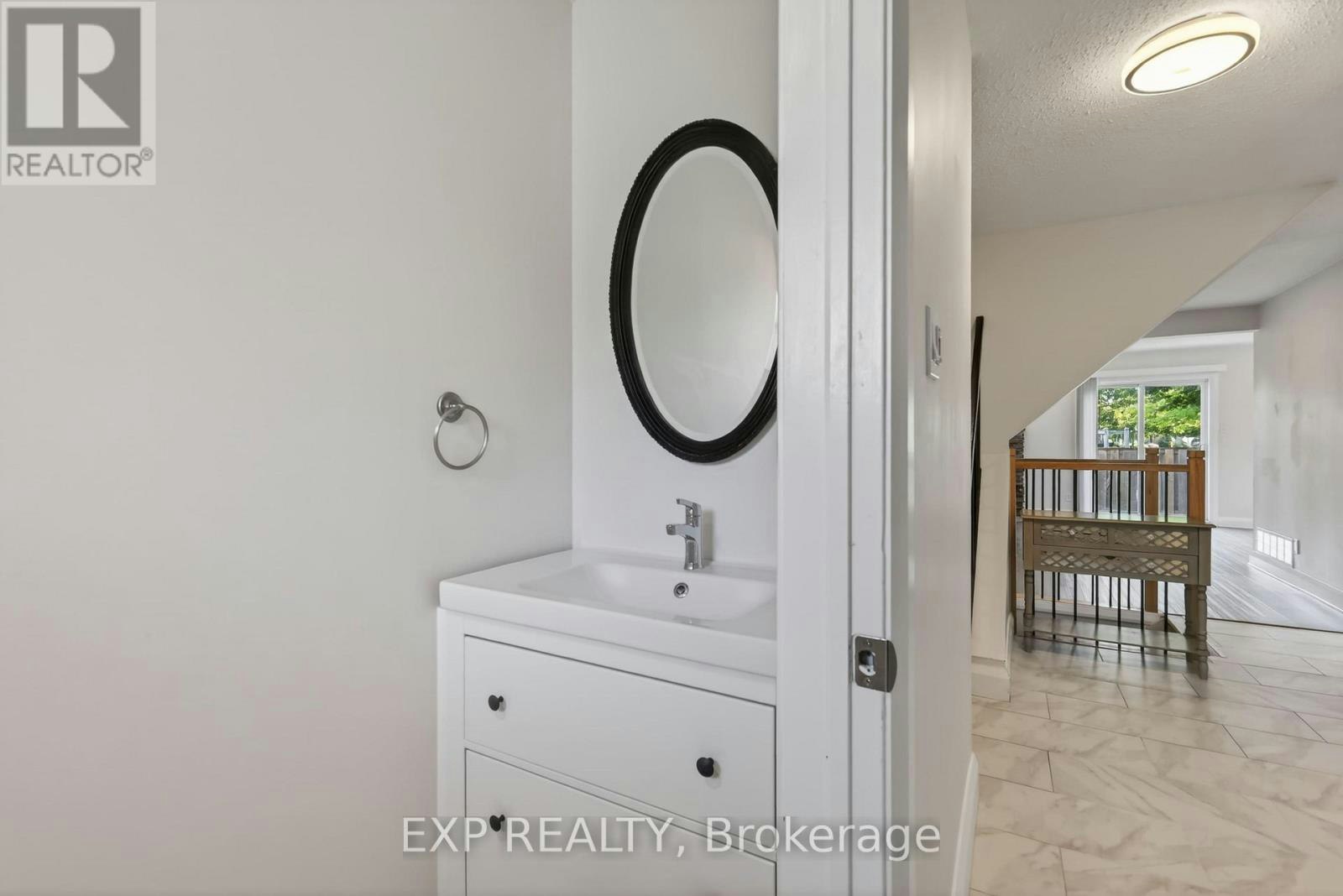 1551 Hoskins Crescent, Ottawa, ON, K1C 2G3 - 3