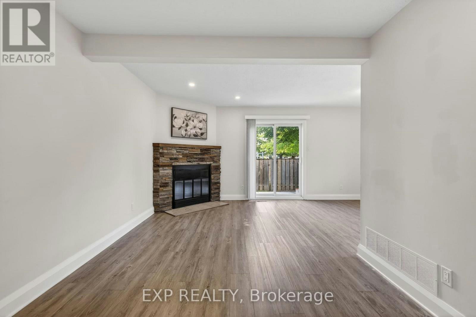 1551 Hoskins Crescent, Ottawa, ON, K1C 2G3 - 5