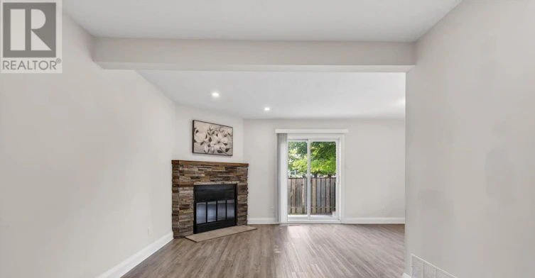 1551 Hoskins Crescent, Ottawa, ON, K1C 2G3 - 5