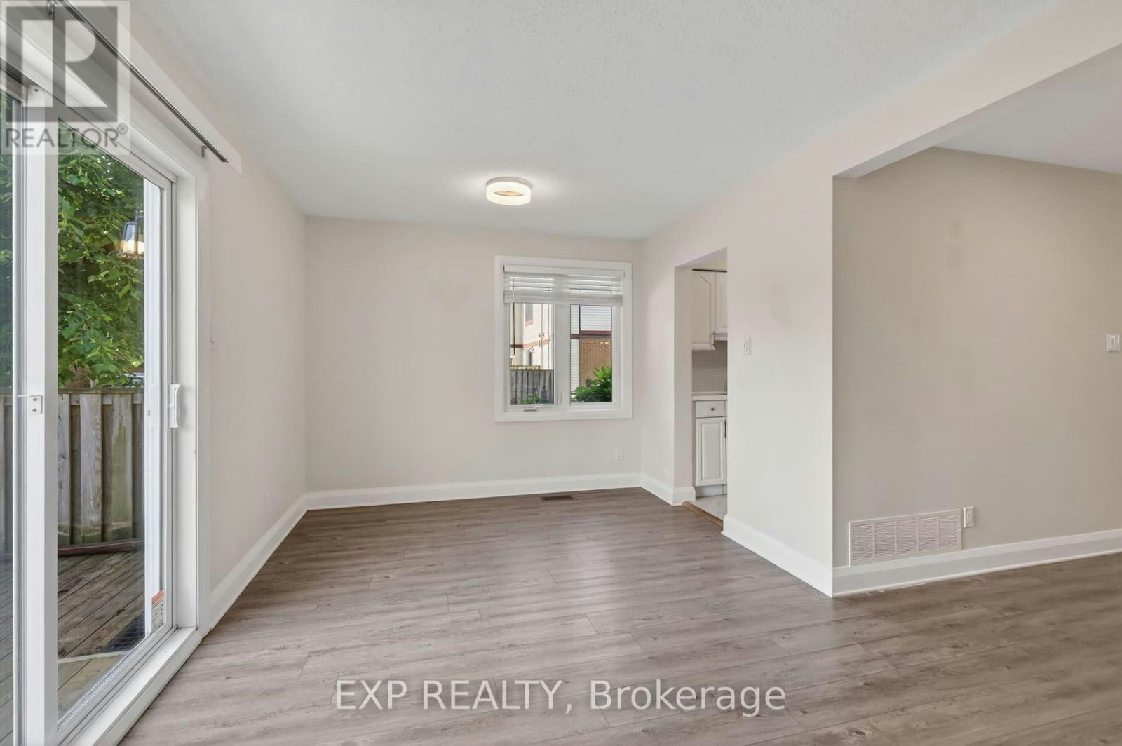 1551 Hoskins Crescent, Ottawa, ON, K1C 2G3 - 8