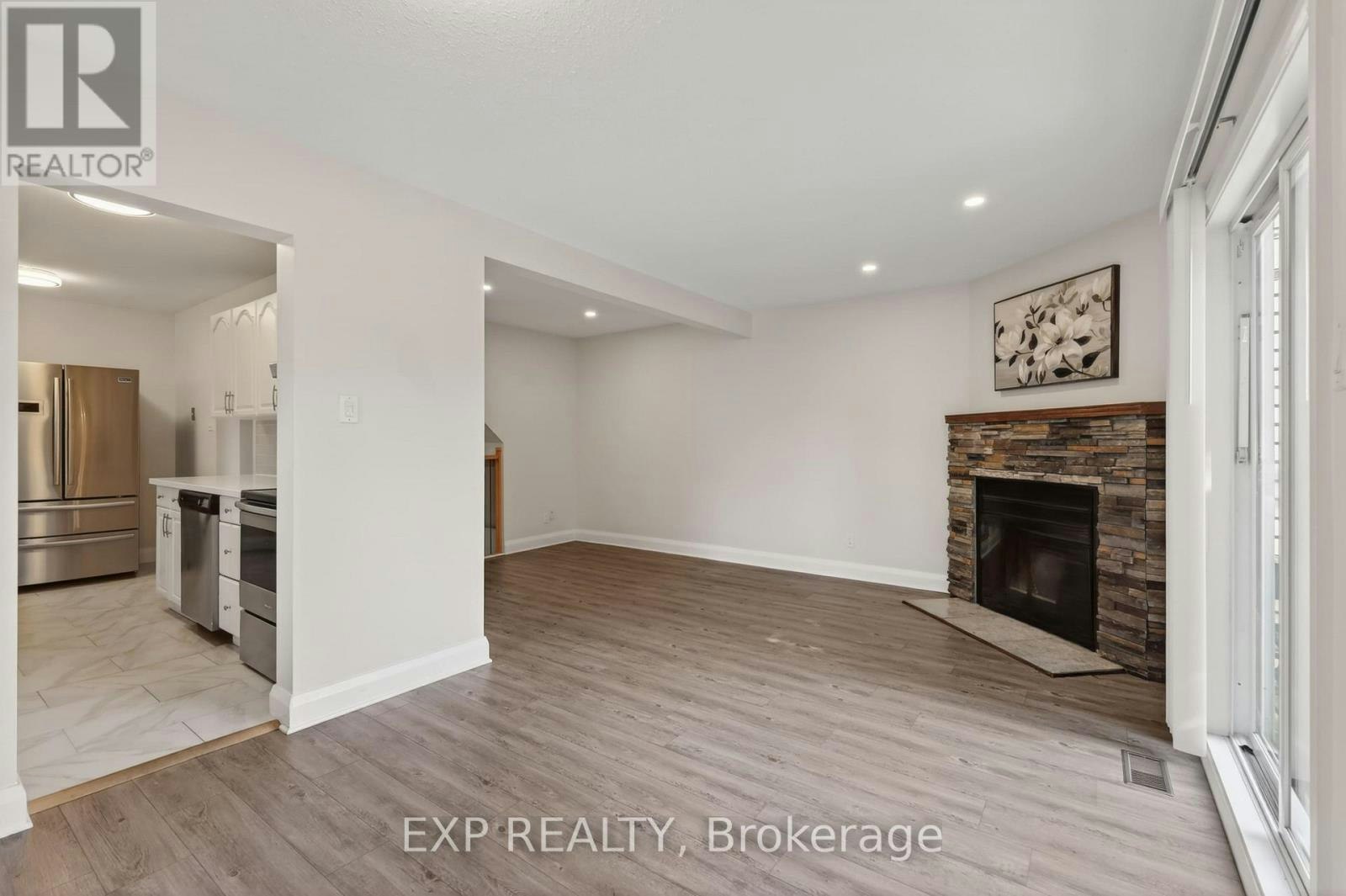 1551 Hoskins Crescent, Ottawa, ON, K1C 2G3 - 9