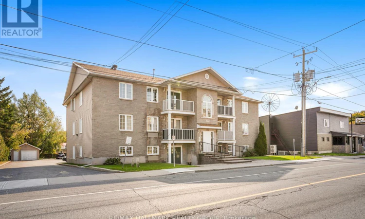 302-1005 Laurier Street