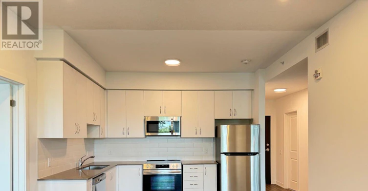 303-385 Arctic Red Drive, Oshawa, ON, L1L 0W9 - 3