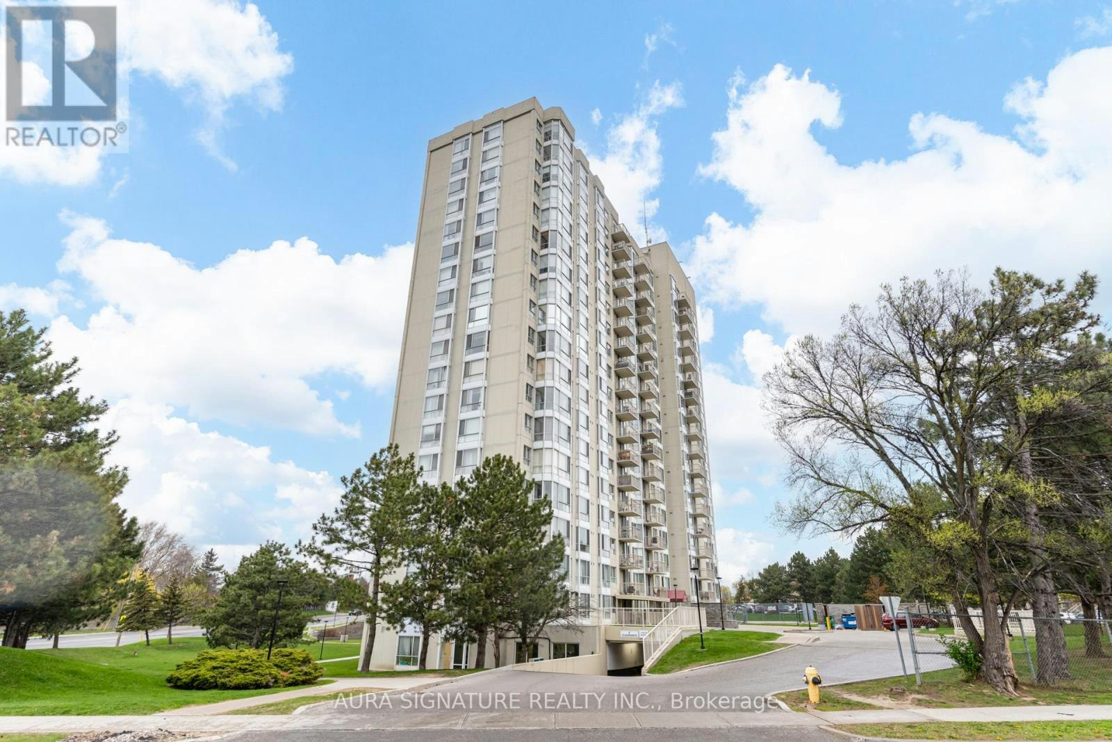 401-3077 Weston Road, Toronto, ON, M9M 3A1