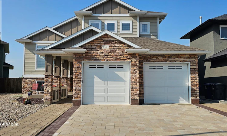 128 Kinsmen Crescent