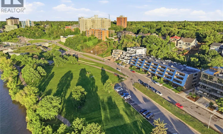 102-222 Saskatchewan Crescent E