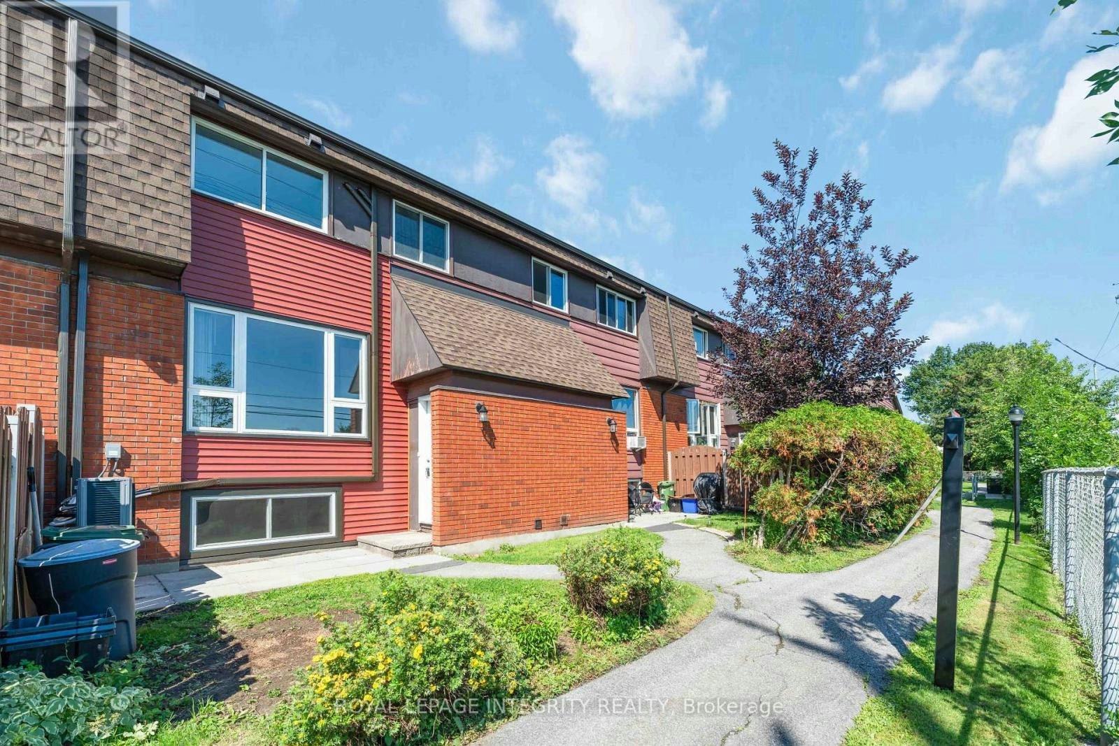 5 Banner Road, Ottawa, ON, K2H 8T3