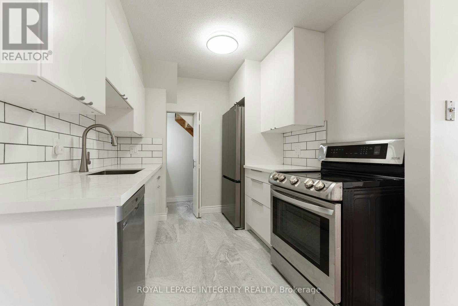 5 Banner Road, Ottawa, ON, K2H 8T3 - 11