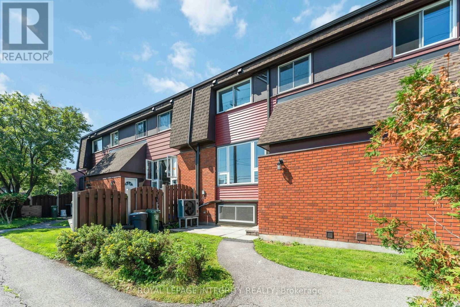 5 Banner Road, Ottawa, ON, K2H 8T3 - 2