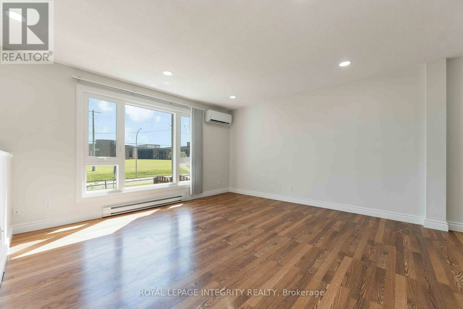 5 Banner Road, Ottawa, ON, K2H 8T3 - 6