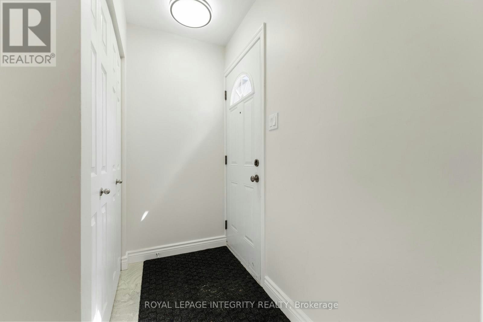 5 Banner Road, Ottawa, ON, K2H 8T3 - 3