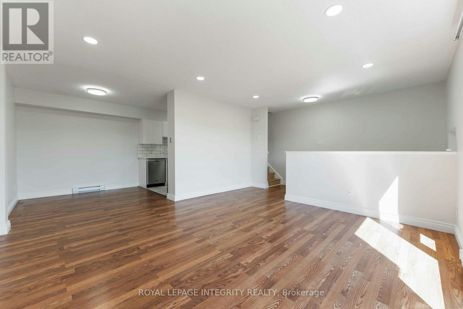 5 Banner Road, Ottawa, ON, K2H 8T3 - 8
