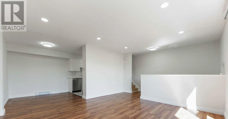 5 Banner Road, Ottawa, ON, K2H 8T3 - 8