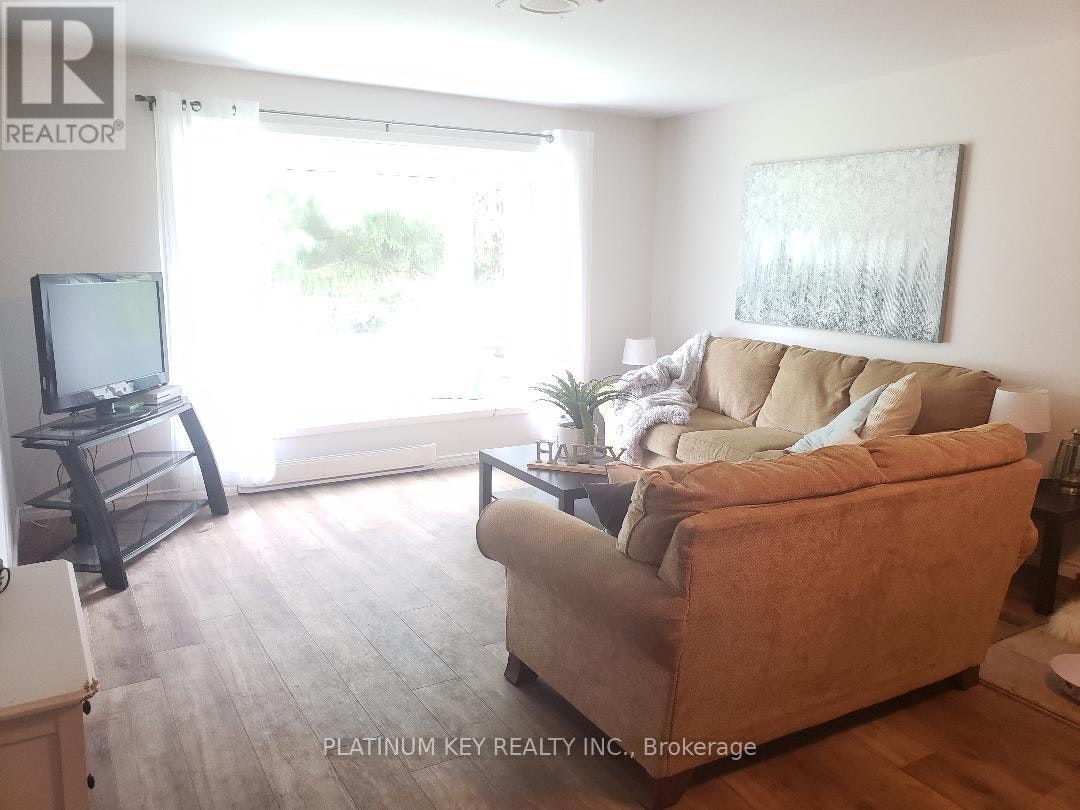 5409 Oak Avenue, Lambton Shores, ON, N0N 1J0 - 4