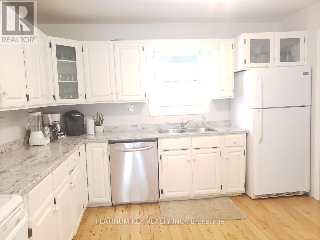 5409 Oak Avenue, Lambton Shores, ON, N0N 1J0 - 7
