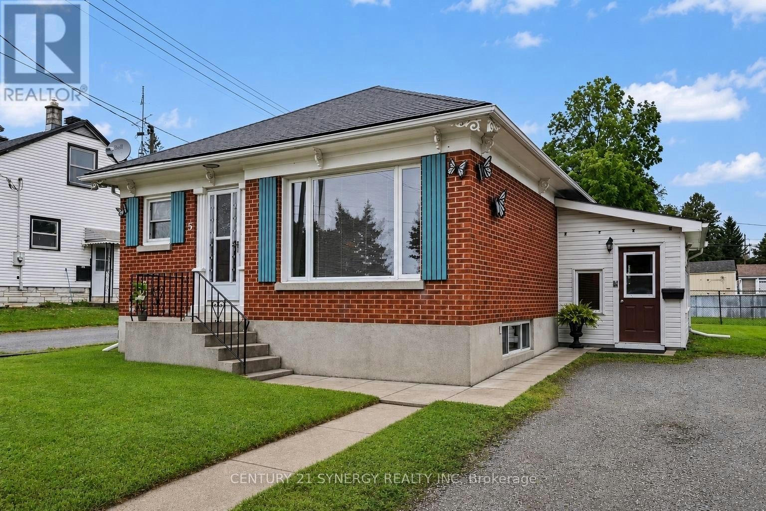 5 Queen Street, Smiths Falls, ON, K7A 3N1
