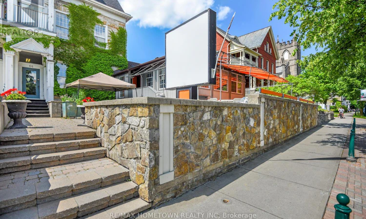 64 King Street E