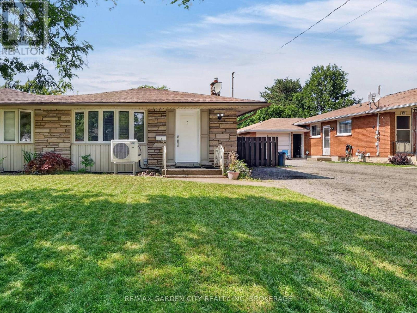 19 Black Knight Road, St. Catharines, ON, L2N 3B9