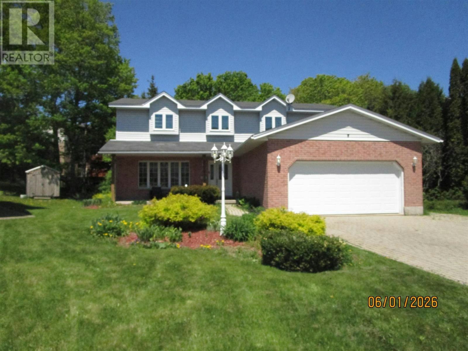 27 Plummer Court, Sault Ste. Marie, ON, P6B 6E4