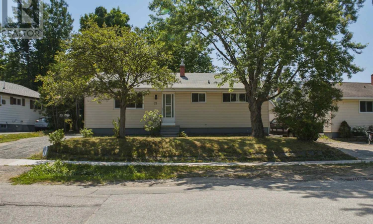 27 Roman Avenue