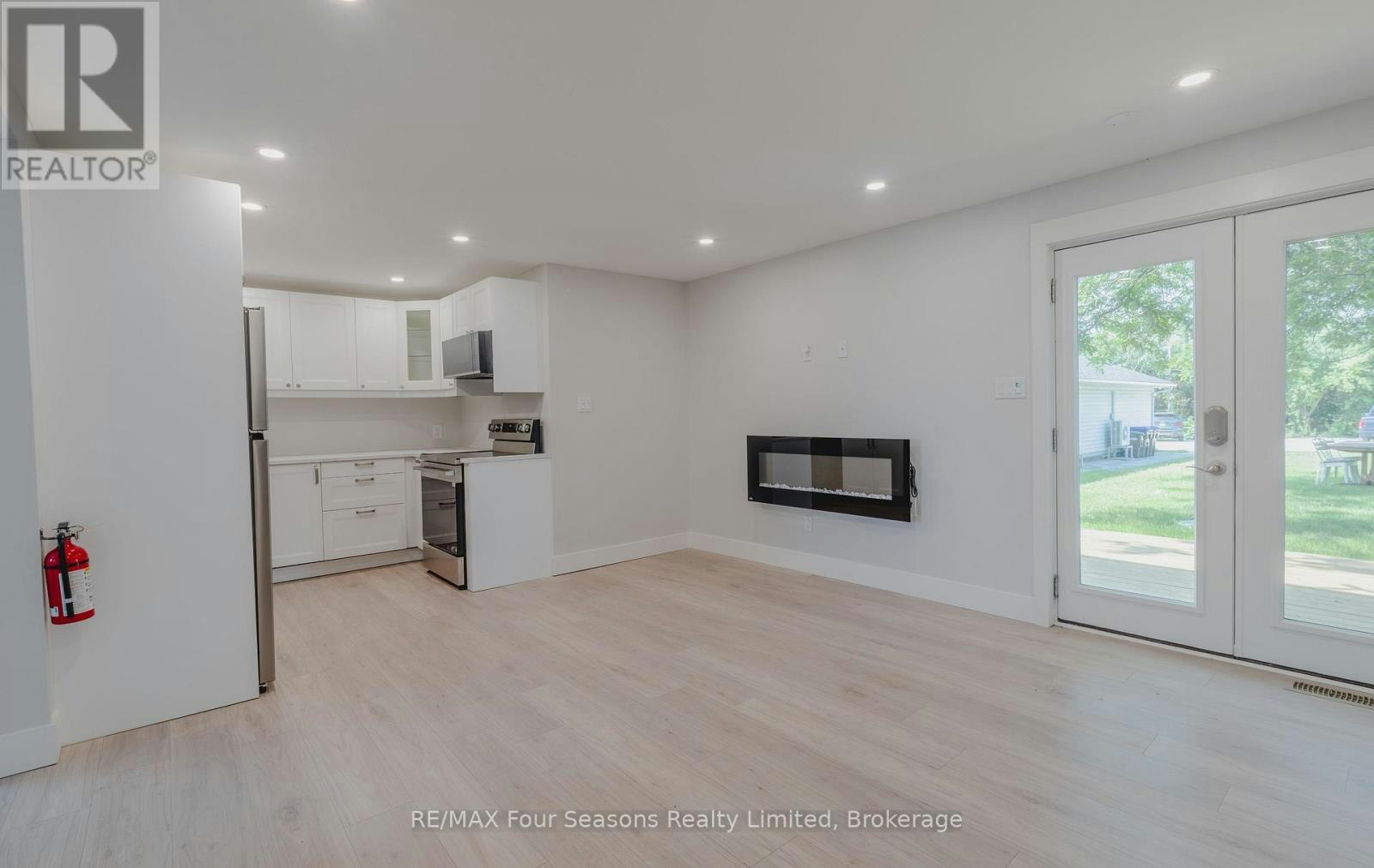 9811 Beachwood Road, Collingwood, ON, L9Y 5P1 - 3