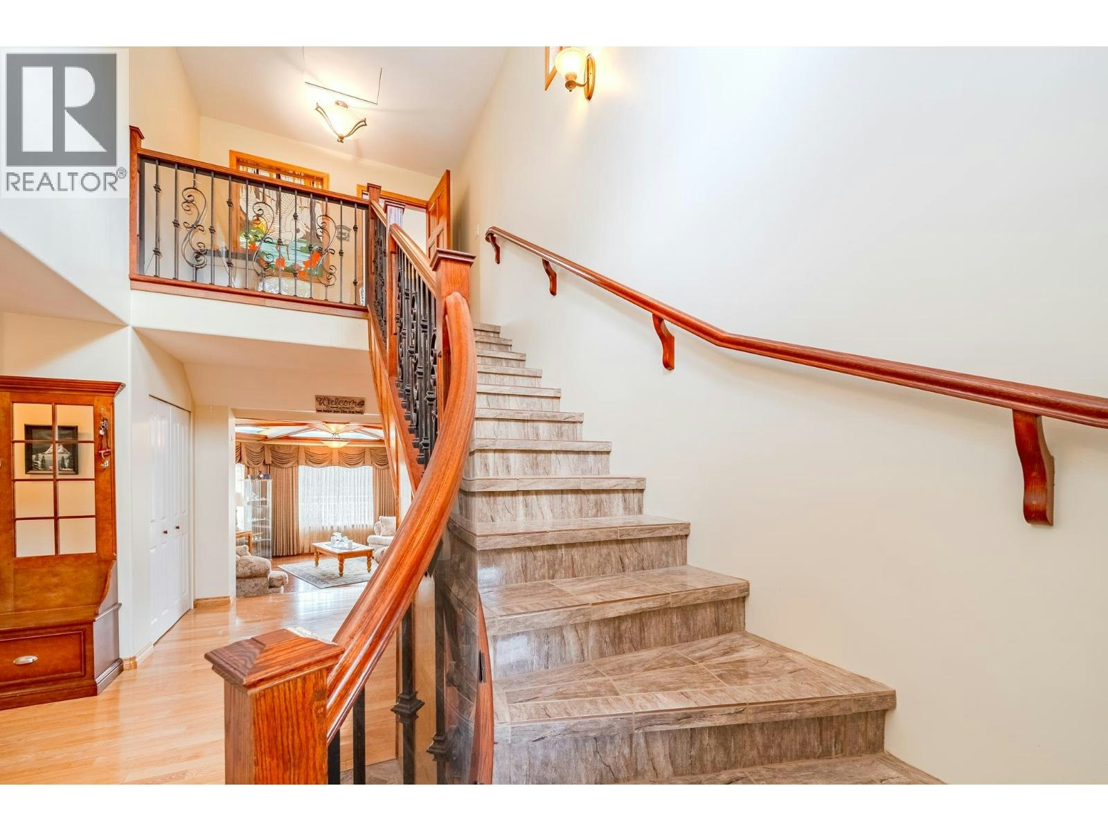 4882 Gloinnzun Crescent - 3
