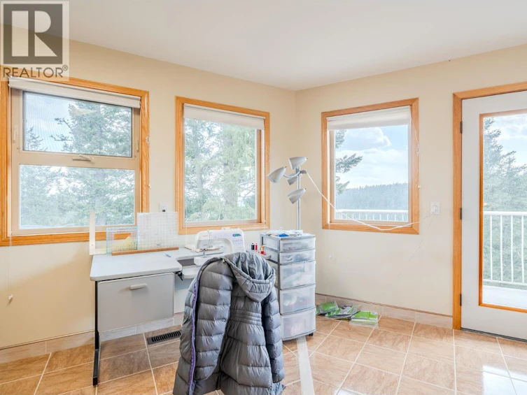 4882 Gloinnzun Crescent, 108 Mile Ranch, BC, V0K 2Z0 - 13