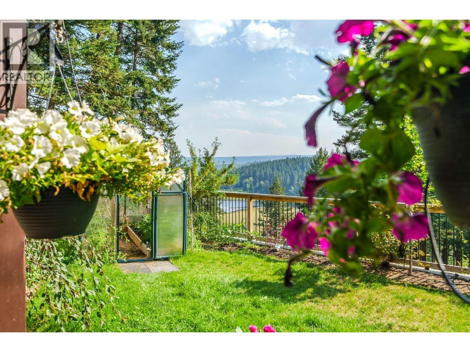 4882 Gloinnzun Crescent, 108 Mile Ranch, BC, V0K 2Z0 - 37