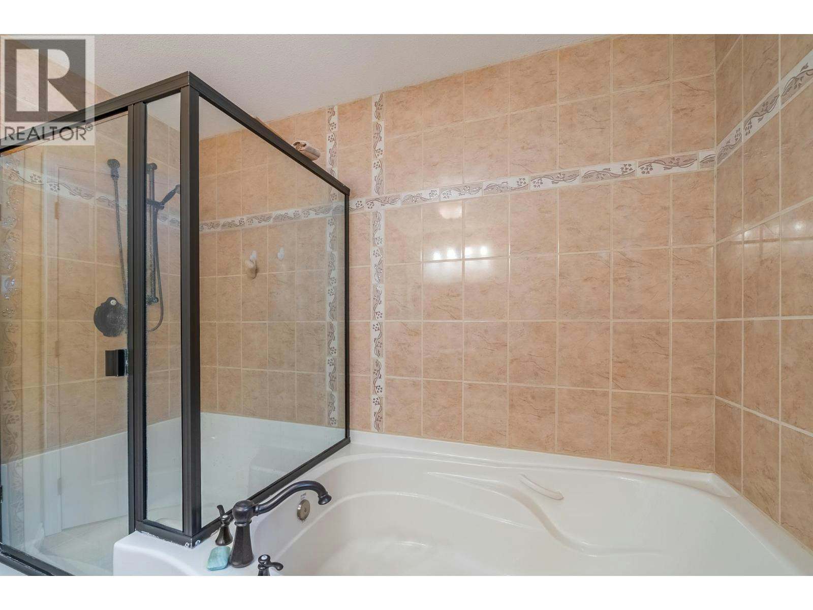 4882 Gloinnzun Crescent, 108 Mile Ranch, BC, V0K 2Z0 - 24
