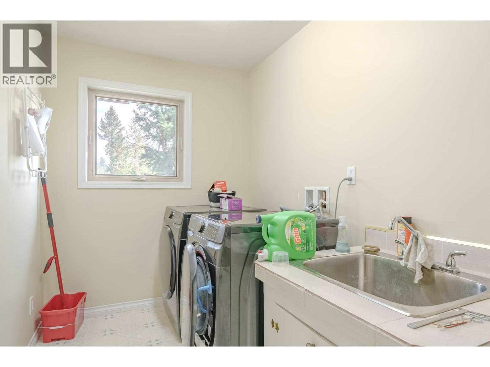 4882 Gloinnzun Crescent, 108 Mile Ranch, BC, V0K 2Z0 - 25