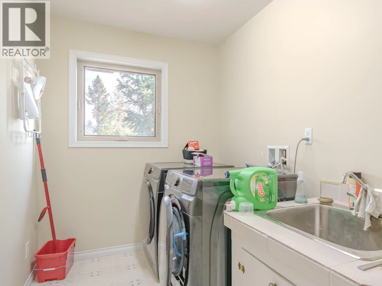 4882 Gloinnzun Crescent, 108 Mile Ranch, BC, V0K 2Z0 - 25