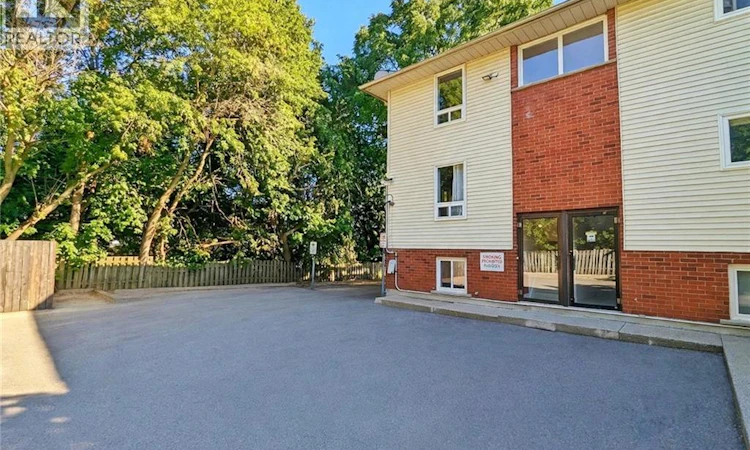 14-119 Cedar Street S