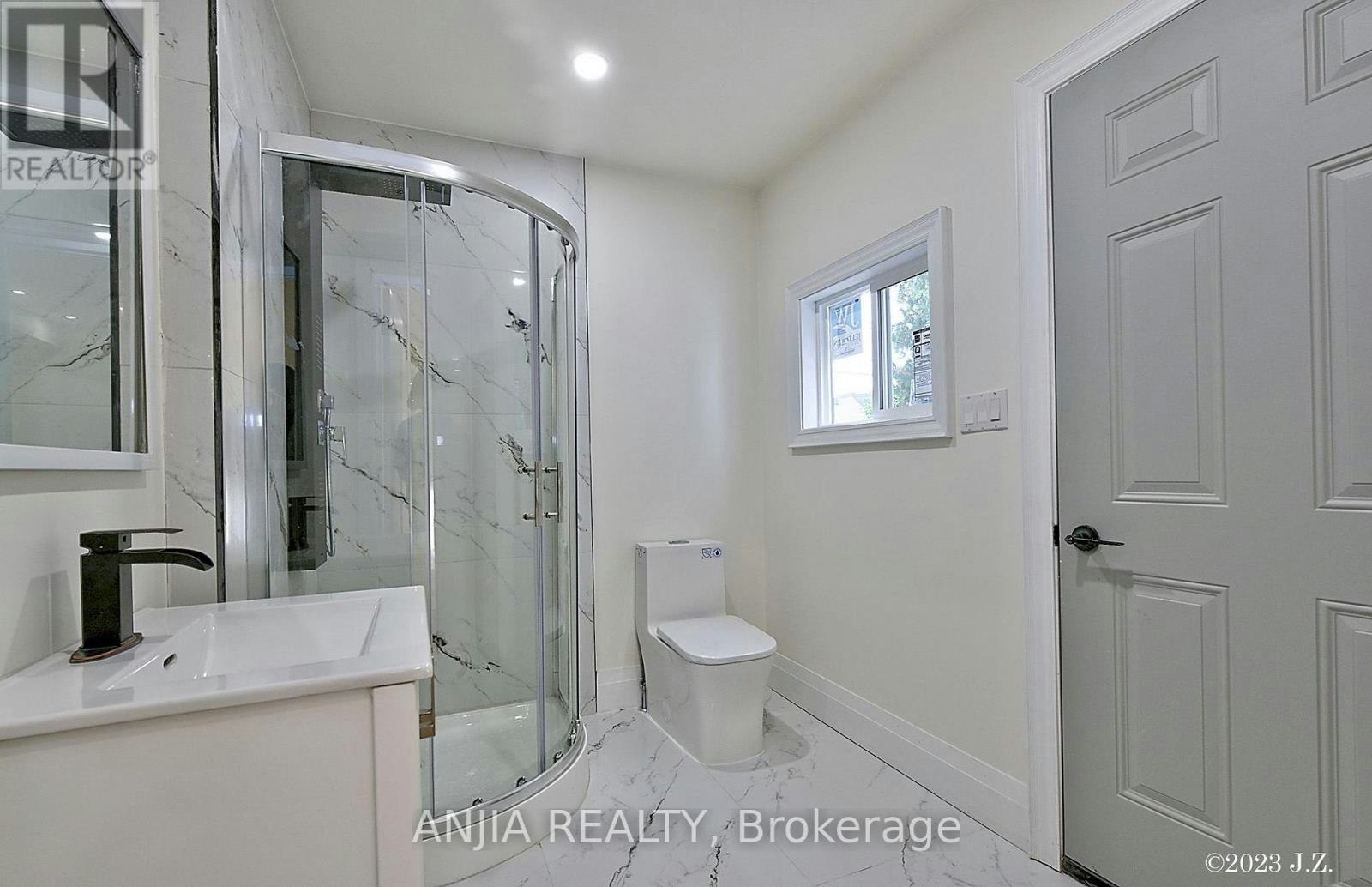 UPPER-36 Gough Avenue, Toronto, ON, M4K 3N7 - 7