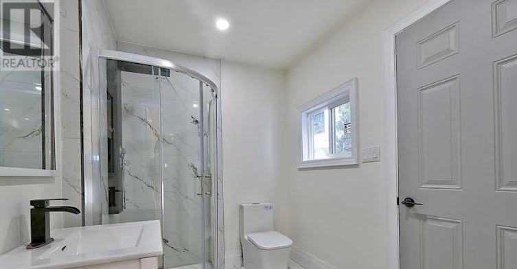 UPPER-36 Gough Avenue, Toronto, ON, M4K 3N7 - 7