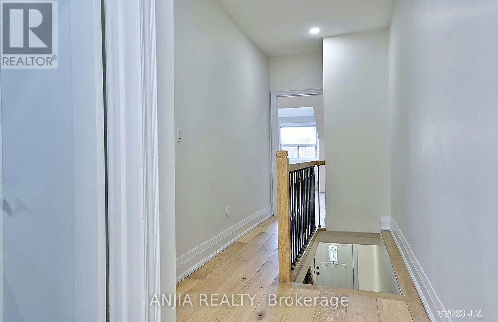 UPPER-36 Gough Avenue, Toronto, ON, M4K 3N7 - 8