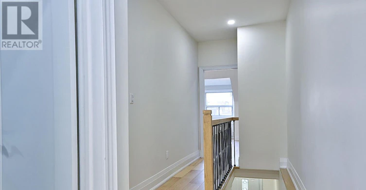 UPPER-36 Gough Avenue, Toronto, ON, M4K 3N7 - 8