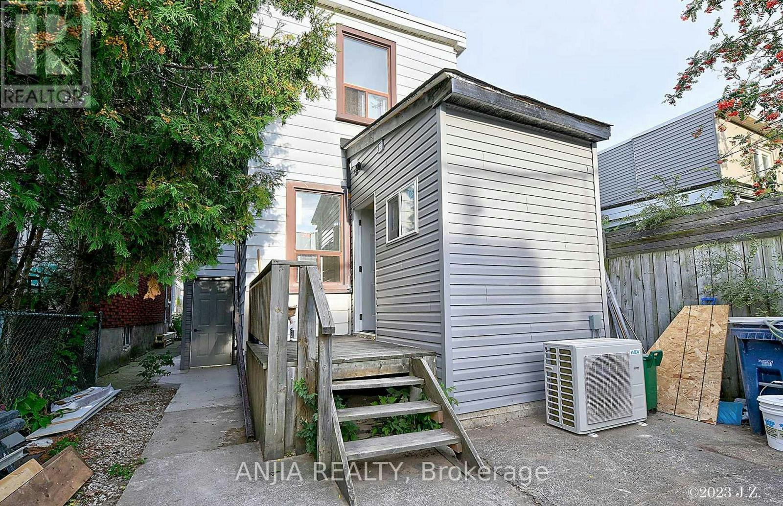 UPPER-36 Gough Avenue, Toronto, ON, M4K 3N7 - 17