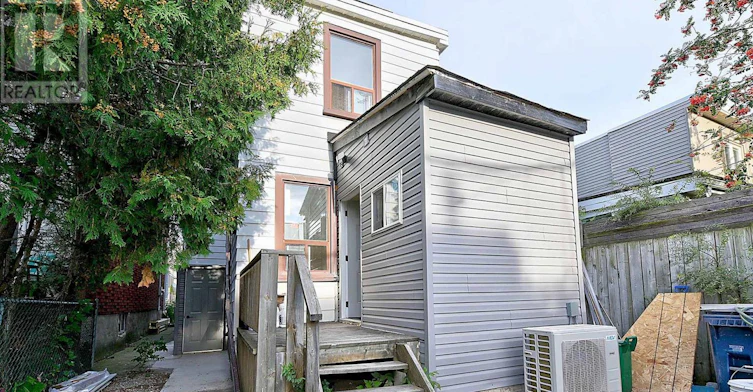 UPPER-36 Gough Avenue, Toronto, ON, M4K 3N7 - 17