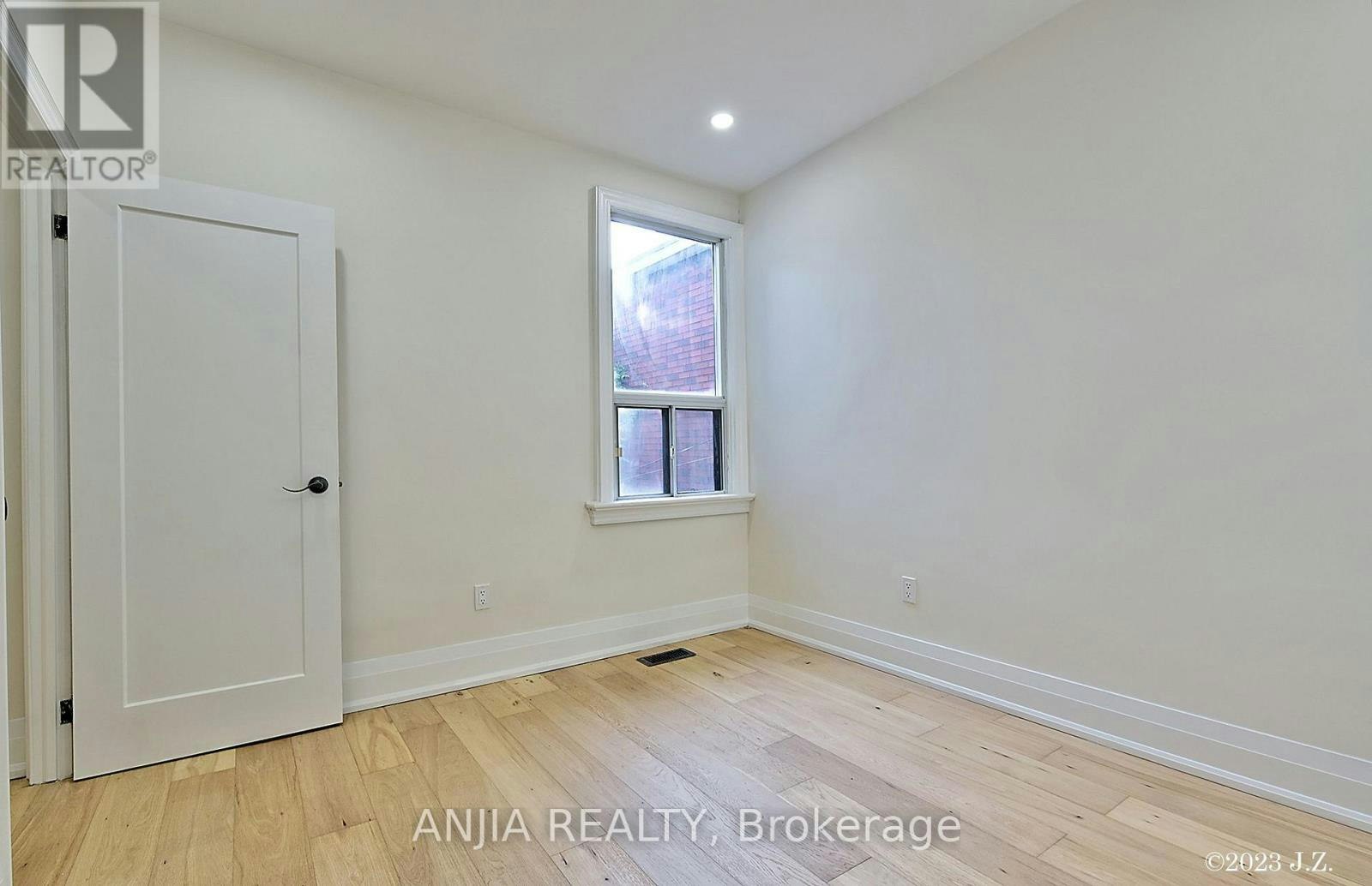 UPPER-36 Gough Avenue, Toronto, ON, M4K 3N7 - 13